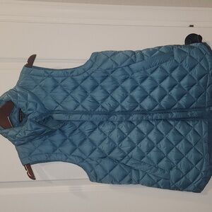 Athleta Whisper Featherless vest in blue, size M
